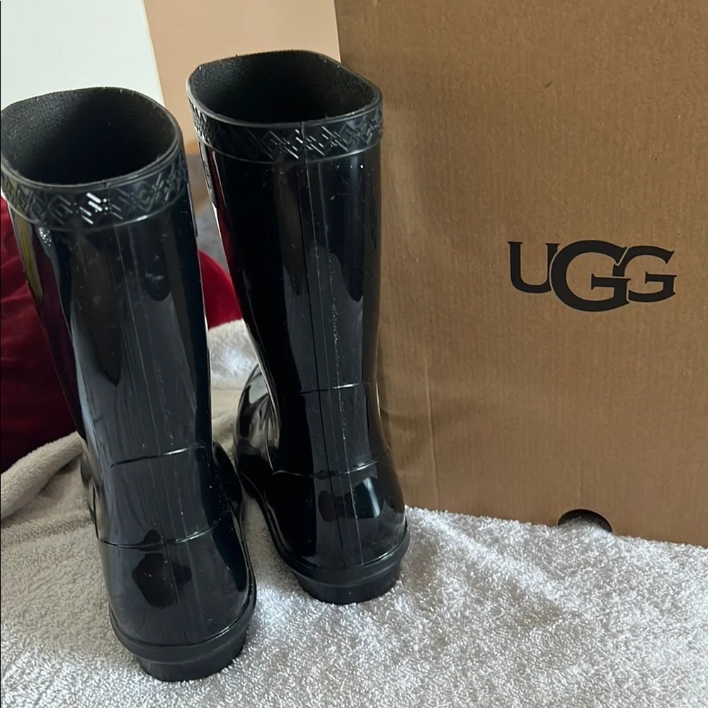 🖤 UGG Black Rain Boots with Socks - Picture 6 of 10